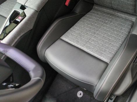 Peugeot 3008 HYBRID 145 BVA E-DCS6 ALLURE AVEC JANTES 19 ET NAVI
