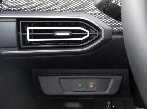 Dacia SANDERO ECO-G 100 CH EXPRESSION AVEC CLIMATISATION AUTOMATIQUE RADAR DE RECUL ET SIEGES CHAUFFANTS