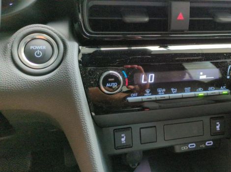 Toyota YARIS CROSS HYBRIDE 130H 2WD BVA DESIGN SUREQUIPE (RADARS AV-AR, SIÈGES CHAUFFANTS, ANGLES MORTS)