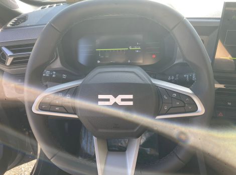 Dacia DUSTER NOUVEAU 4X2 ECO-G 120 CH JOURNEY AVEC PACK COLD PACK CITY ET CHARGEUR SMARTPHONE INDUCTION