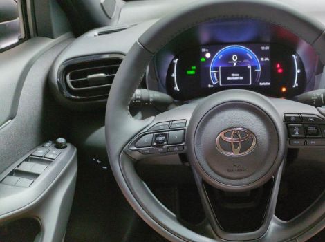 Toyota YARIS CROSS HYBRIDE 130H 2WD BVA DESIGN SUREQUIPE (RADARS AV-AR, SIÈGES CHAUFFANTS, ANGLES MORTS)
