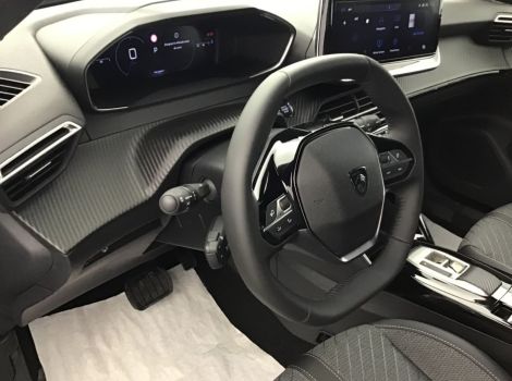 Peugeot 2008 HYBRID 145 e-DCS6 ALLURE